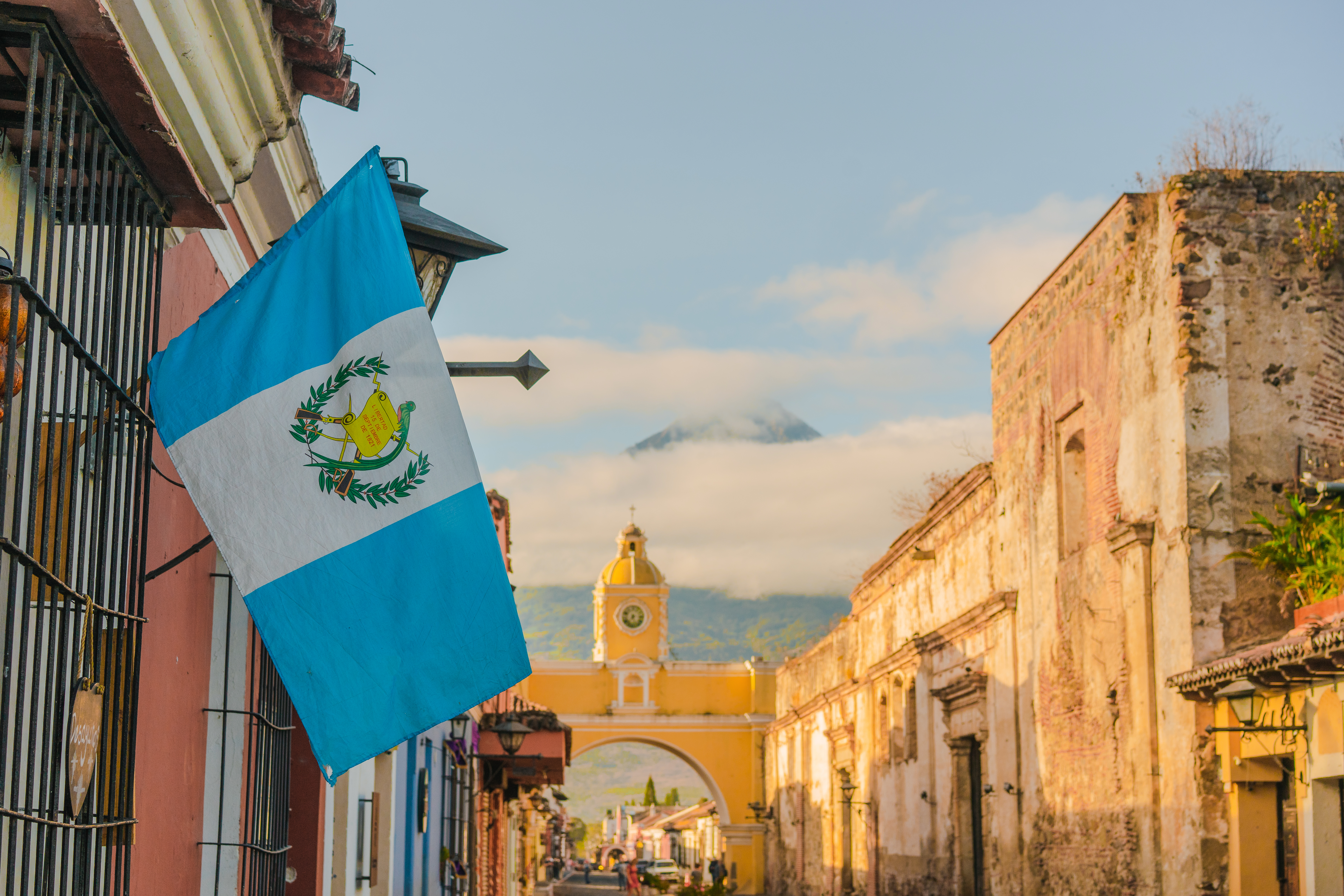 Antigua on the background of Agua volcano at sunrise Featured image