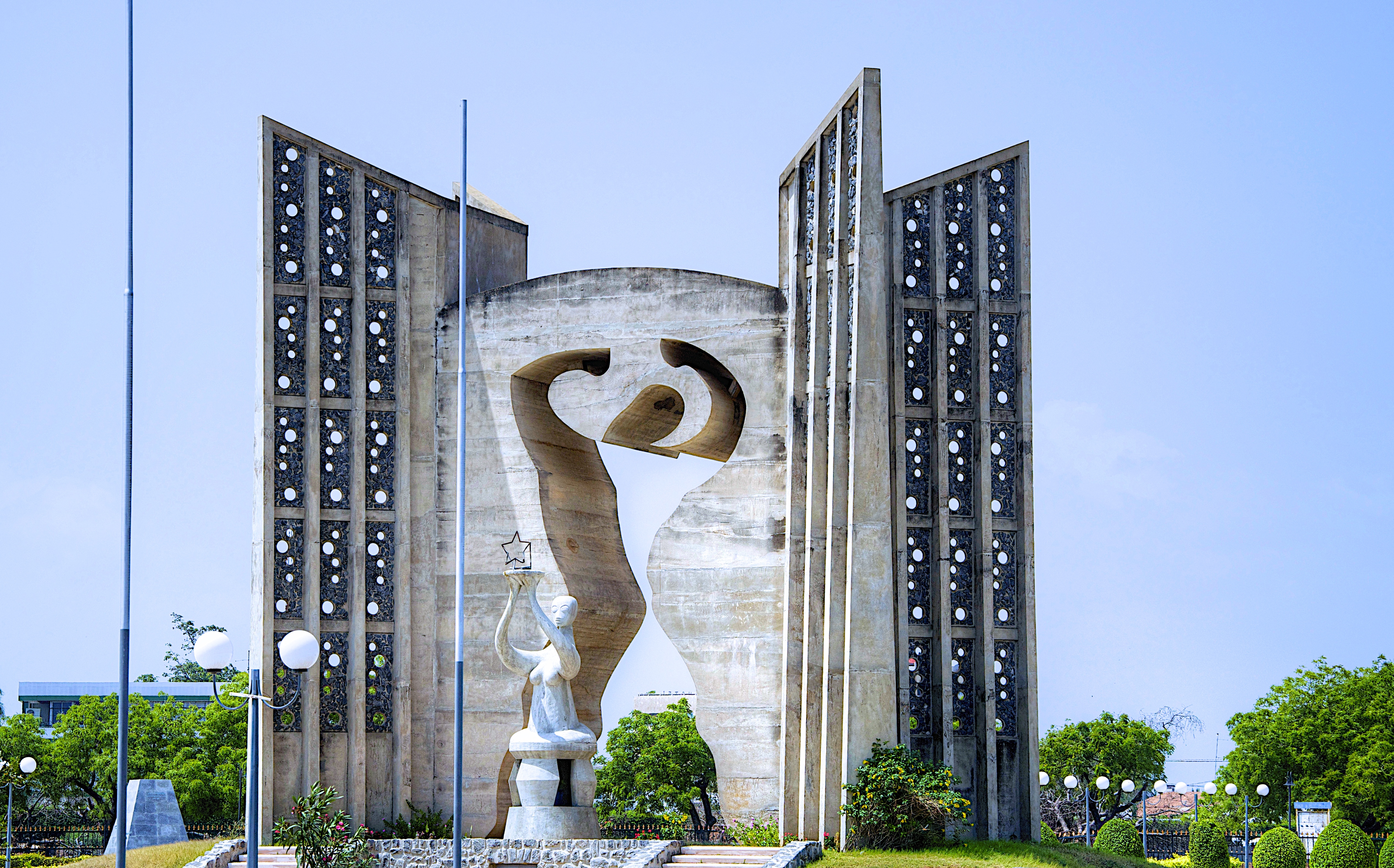 Monument of Independence, Lomé. Photo credit: UltraPanavision, https://www.flickr.com/photos/up70mm/23465761090/in/photolist-BKAaeL-DMR97U-7JWrHt-Gyvpgy-CUqSvm-8D9NbS-Dn24wM-65ipyh-HLgBCz-29ohfBd-NoBoCn-ek5447-2fZZbt-Q2vzPs-2g5PBU-Qfpjhc-2fZZbF-8ojziV-FSzKLD-8onFK3-8onGTb-8onJfu-8ojtNa-ejYiHi-QLwq8f-ek542Y-ek544J-RZphZ7-QLwqW9-2mWH2gG-7RFSsx-qwme3A-qwymqr/ Featured image