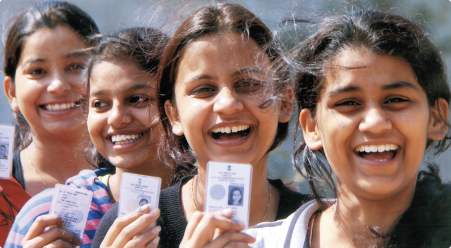 Mujeres jóvenes votantes en la India. Foto cortesía de la Embajada de la India en Suecia.