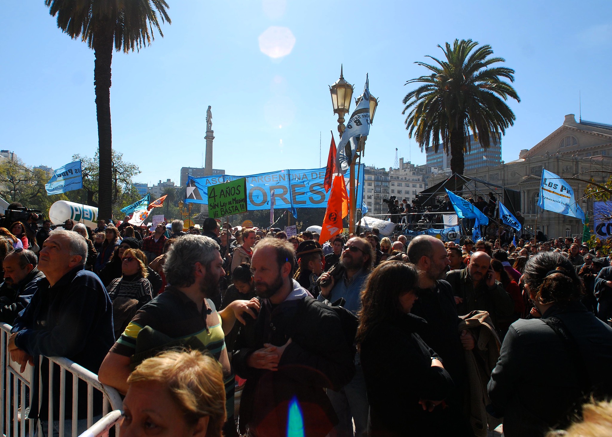 A public gathering ahead of the 2013 elections in Argentina. (<a href="https://www.flickr.com/photos/blmurch/9622939480/in/photostream/" target="_blank">Photo </a>by Beatrice Murch / <a href="https://creativecommons.org/licenses/by/2.0/" target="_blank">CC BY 2.0</a>)